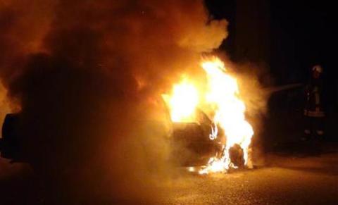 Araçlar kundaklandı