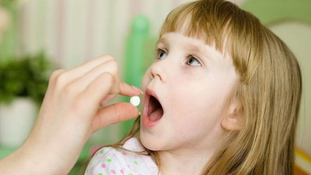 ‘Çocuklarınıza antibiyotik vermeden önce iki kez düşünün’