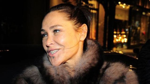 Hülya Avşar ‘Gerçek kürk’ diyerek kameralara gösterdi