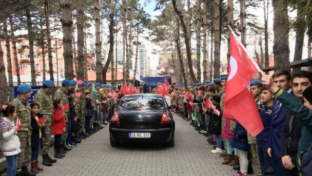 Afrin gazisi yeniden silah arkadaşlarının yanına uğurlandı