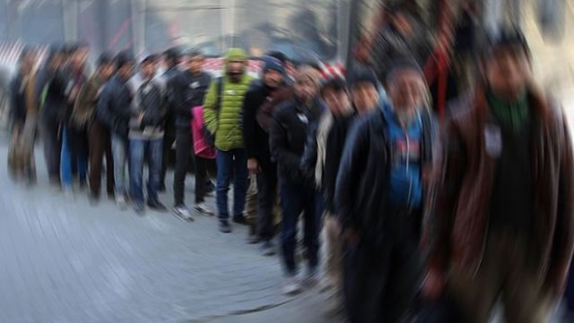 Erzincan'da 46 yolcu kapasiteli otobüsten 165 kaçak çıktı