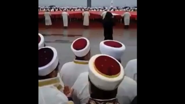 Afrin için bir araya gelen imamlar, dua edip Türk Bayrağı açtı