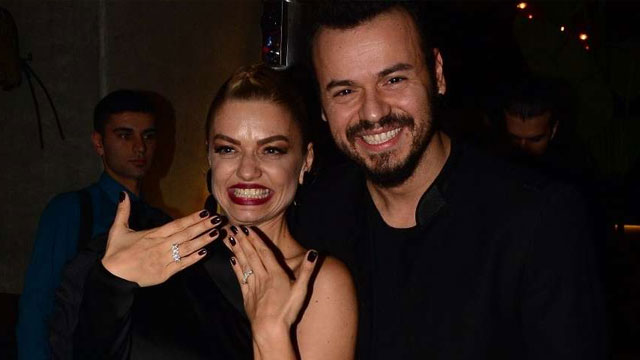 Deha’dan eşine doğum günü beştaşı