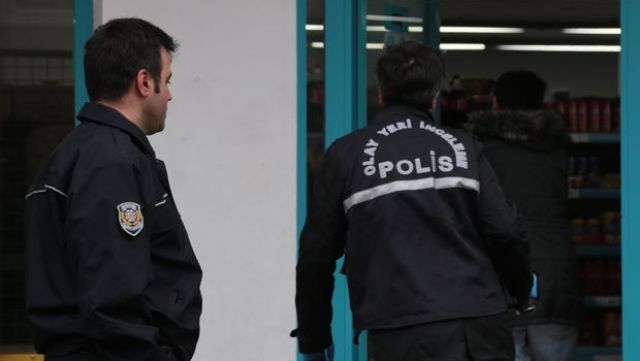 Maskeli ve silahlı soyguncular 17 bin lira çaldı