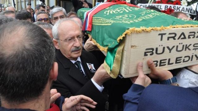Kılıçdaroğlu tabuta omuz verdi