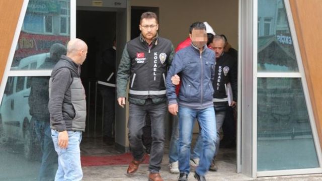 Kocaeli'de evli kız kardeşlerini kaçıran kişiyi demir çubuklarla dövdüler