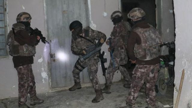 Adana'da polis, tarım işçisi olup eli kanlı çeteyi çökertti