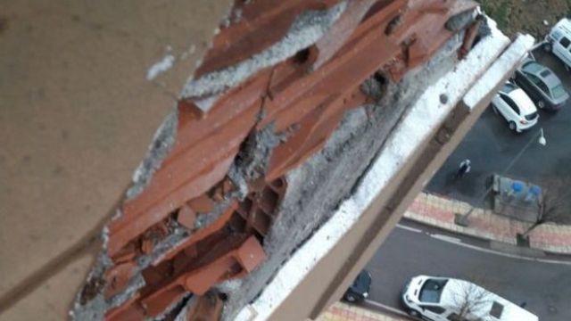 Siirt'te öğrenci yurduna yıldırım düştü