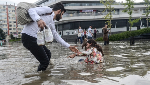 Doğal felaketler kadınları daha çok etkiliyor… Ömrünü kısaltıyor