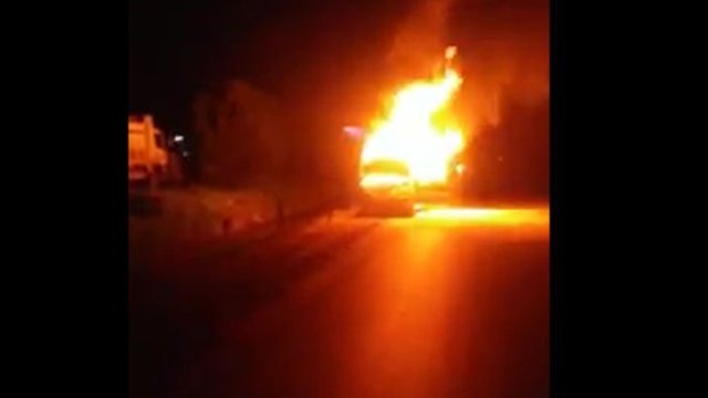 Çanakkale'de araç seyir halindeyken alev alev yandı