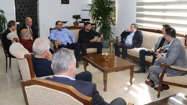 Maliye Bakanı Denktaş, KKTC kiralık araba işletmecileri birliği heyeti ile biraraya geldi