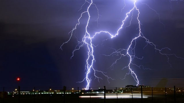 Hakkari'de üs bölgelerine yıldırım düştü! 6 asker yaralı