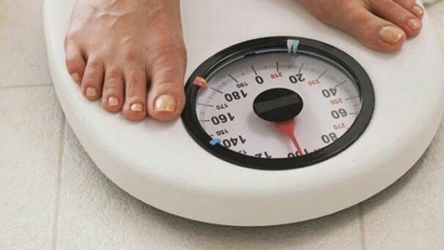 Bir kilo bile dizinizdeki yükü 8 kat artırıyor