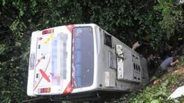 Hindistan'da otobüs kazası: 13 ölü