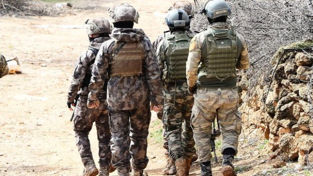 Kur'an-ı Kerim'e patlayıcı tuzaklayarak şehit ettiler