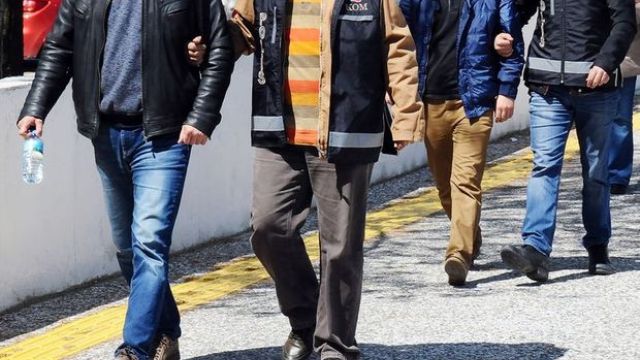 Muğla merkezli 16 ilde FETÖ operasyonu! 35 muvazzaf asker hakkında gözaltı kararıFetullahçı Terör Örgütü/Paralel Devlet Yapılanması soruşturması kapsamında Muğla Cumhuriyet Başsavcılığı'nca yürütülen soruşturma kapsamın