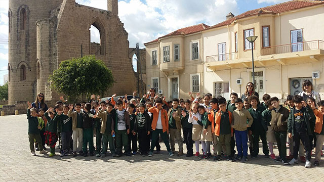 Doğu Akdeniz Doğa İlkokulu öğrencileri DAÜ Kütüphanesini ve Surlar İçini ziyaret ettiler