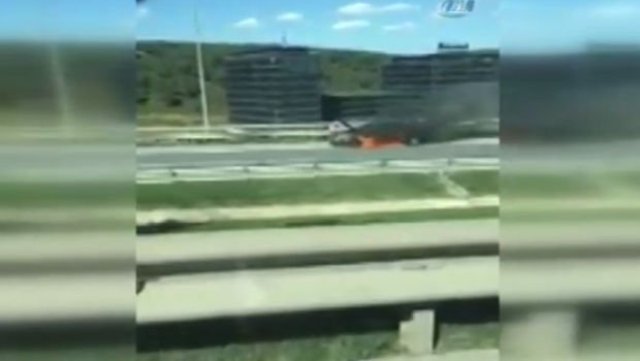 TEM Otoyolu'nda araç yangını