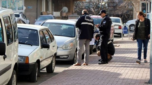 Kayseri'de 15 otomobilin lastiğini kestiler