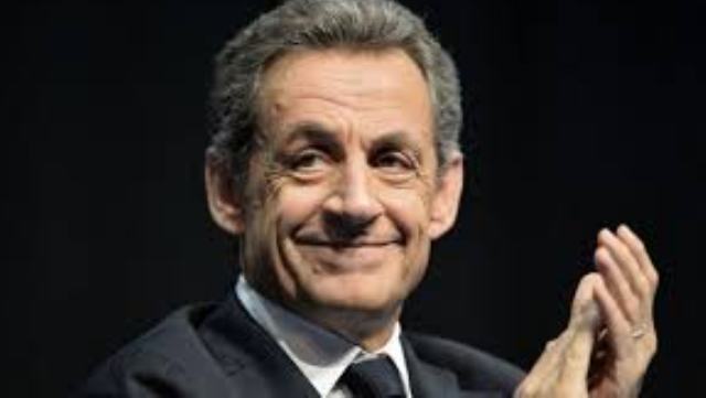 Sarkozy geceyi evinde geçirdi