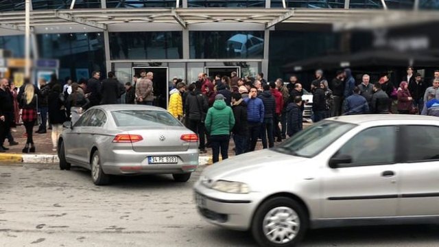 İstanbul'da AVM'de yangın! Kontrol altına alındı