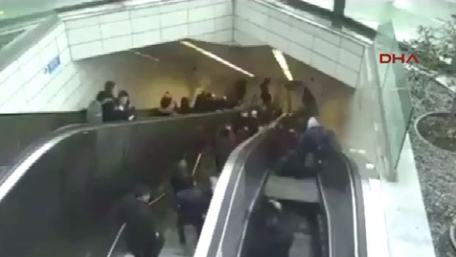 Maslak'taki yürüyen merdivenin çökme anı kamerada