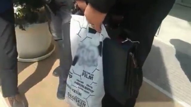 Vergi dairesi müfettişi rüşvet alırken yakalandı