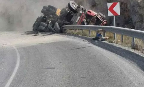 Dağ yolunda yine kaza! 3 yaralı!