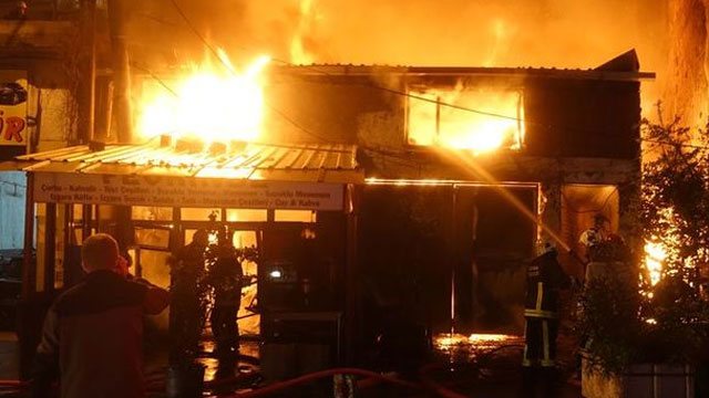 Bursa'da bir ev ve iki iş yerinde yangın çıktı