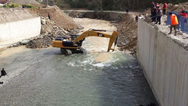 Trabzon'da kayıp polisi arama çalışmaları sürüyor