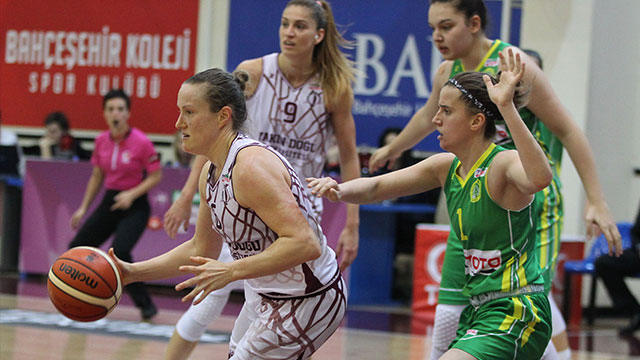 Yakın Doğu Üniversitesi İstanbul Üniversitesi ile karşılaşıyor…