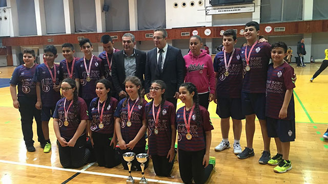 Rakiplerini Geride Bıraktı… Badminton’da Şampiyon Yakın Doğu Koleji…