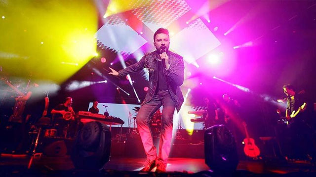 Tarkan’ın kalça dansı konsere damga vurdu