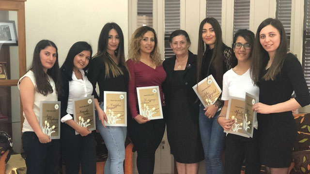 DAÜ Sağlık Bilimleri Fakültesi’nden kanser hastalarına giysi yardımı