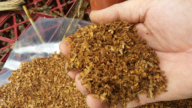 Havaalanında tütün ürünlerine el konuldu