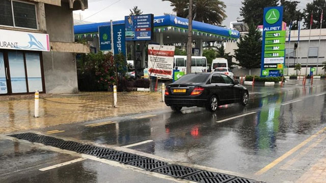 Girne’de Ecevit Caddesi'nin yağmur suyu hattı yenilendi