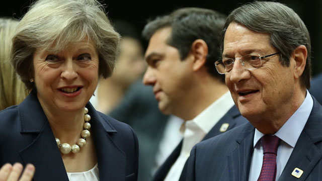 Anastasiadis, İngiltere Başbakanı May ile görüştü