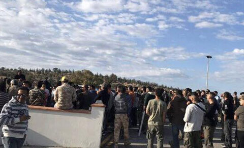 Avcılar Güney Kıbrıs'ta yol kapattı