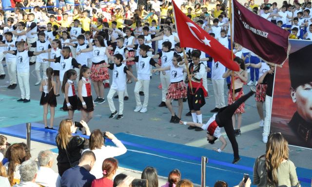 Yakın Doğu İlkokulu'nda 23 Nisan coşkusu