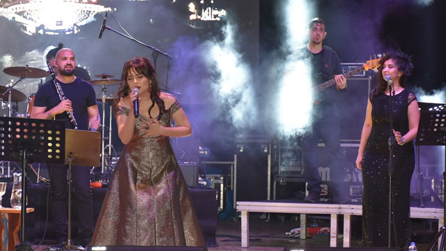 “O Ses Türkiye” yarışmasında şampiyon olan Özipek konser verdi