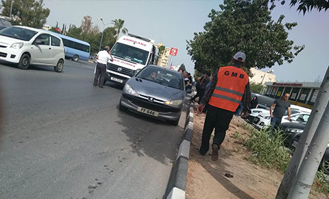 Direksiyon hakimiyetini kaybeden sürücü yayaya çarptı