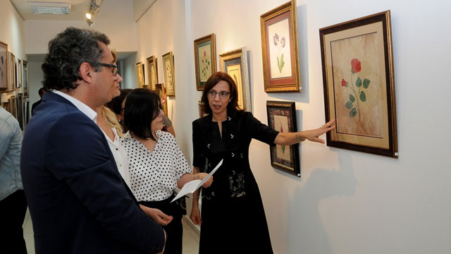 Milhan Lakadamyalı’nın “Suya Düşen Damlalar” ebru sergisi açıldı