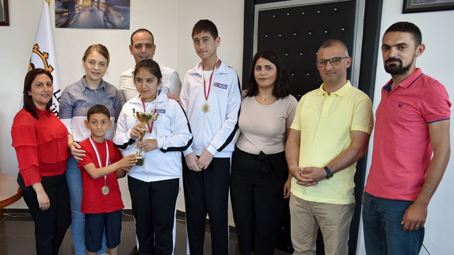 Harmancı, üç birincilik kazanan LTB Engelsiz Atletizm Takımı’nı kabul etti