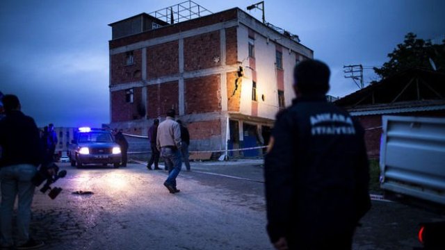 Ankara’da 3 katlı binada göçük