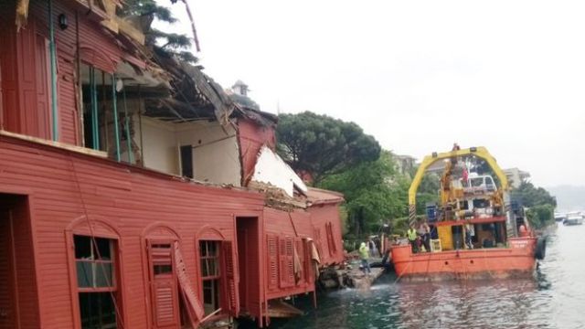 Geminin çarptığı Hekimbaşı Salih Efendi Yalısı'nda çalışmalar başladı