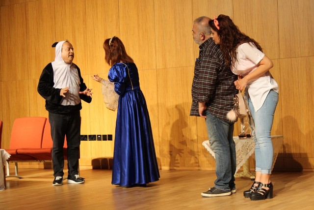 “Vay Sen Misin Ben Olan” isimli tiyatro oyununu LAÜ’de sahneledi