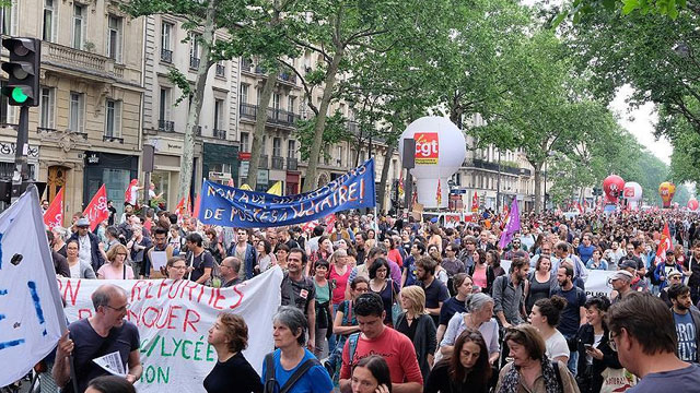 Fransa'da memurlar son 8 ayda üçüncü kez genel grevde