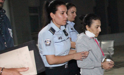 2 gün boyunca ölsün diye oğlunu bıçakladı!