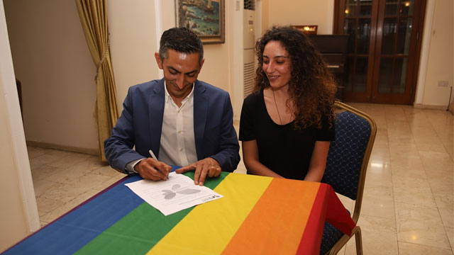 “LGBTİ+ Dostu Belediyecilik Protokolü”nü Birol Karaman da imzaladı