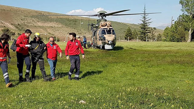 Niğde’deki Demirkazık Dağı'nda 3 dağcı mahsur kaldı